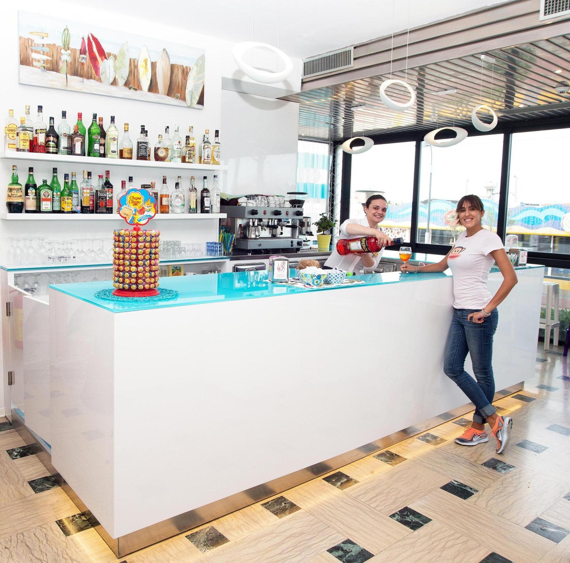 Hotel Adelphi Riccione Bagian luar foto