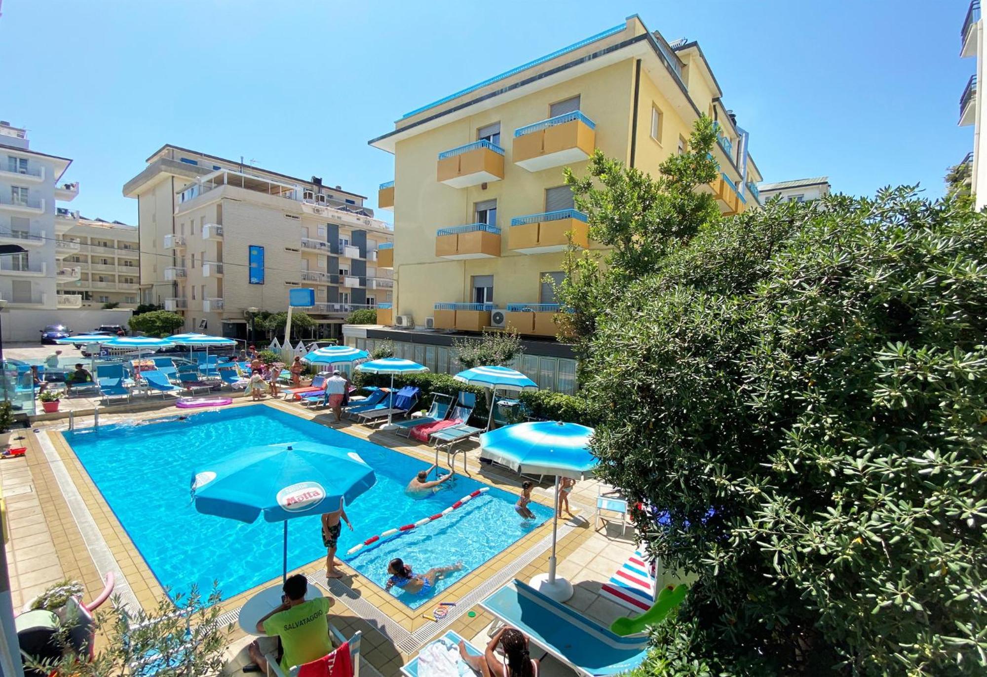Hotel Adelphi Riccione Bagian luar foto