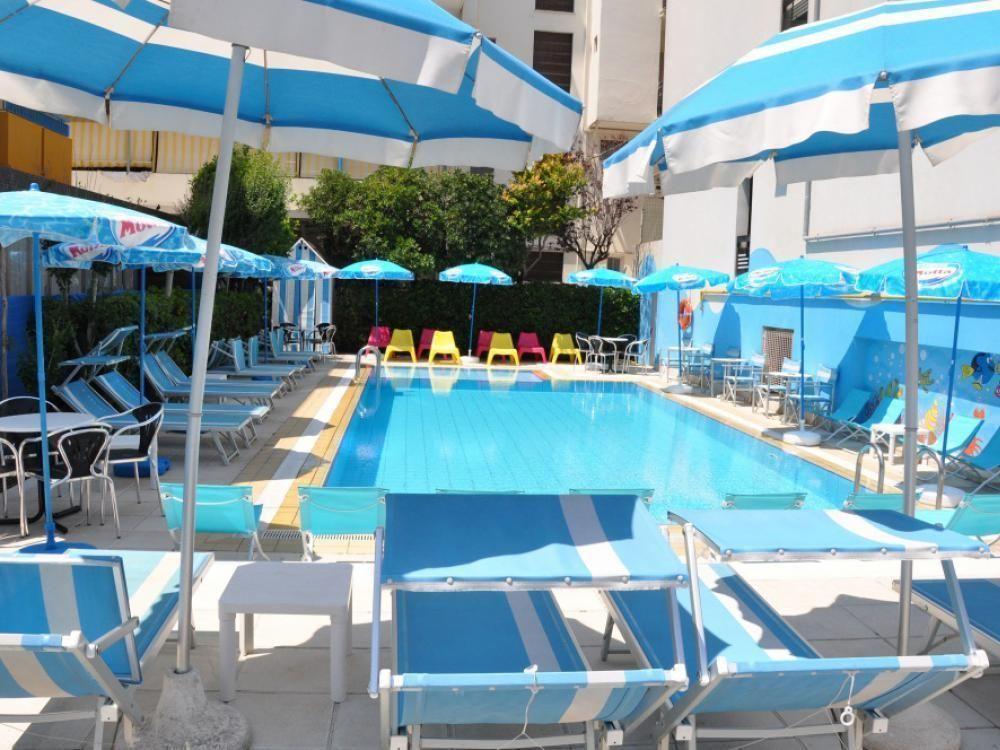 Hotel Adelphi Riccione Bagian luar foto